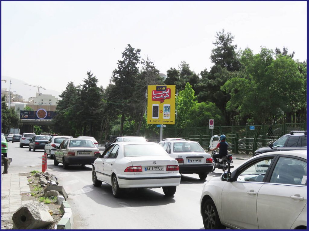 تهران ، چمران غرب به شرق بعد از پل عابر نمایشگاه(12متر)