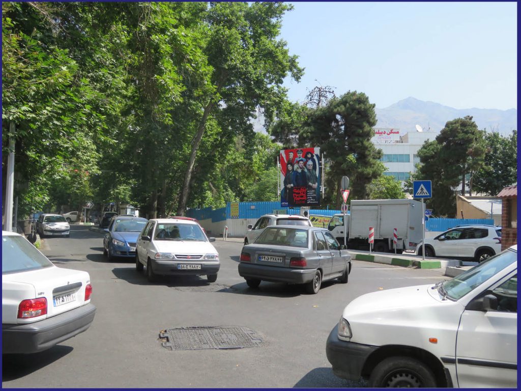تهران زعفرانیه تقاطع فلاحی و اعجازی مجاور مجتمع تجاری پلازا(12متر)