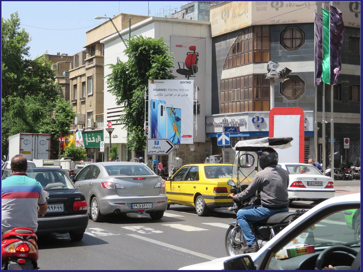 خیابان حافظ بعد از سازمان بورس مقابل کوچه سام(12متر)