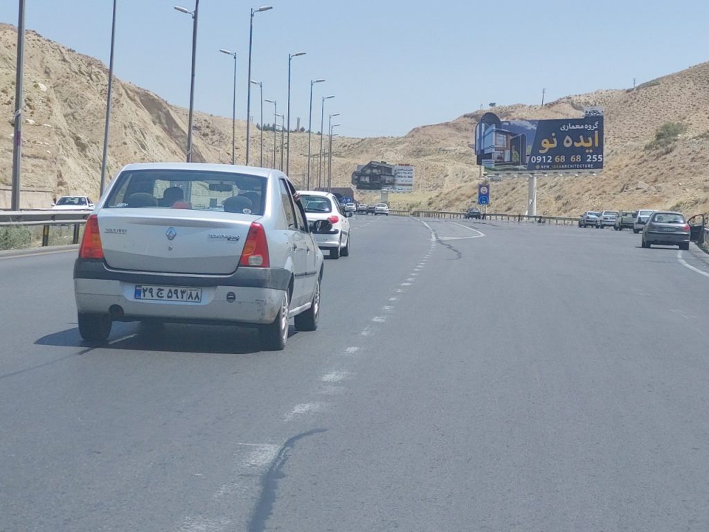 آزادراه تهران پردیس بعد از تونل شماره ۳ تابلوی اول مسیر رفت (115 متر)